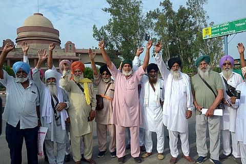 Sikh pilgrims leave for Pak